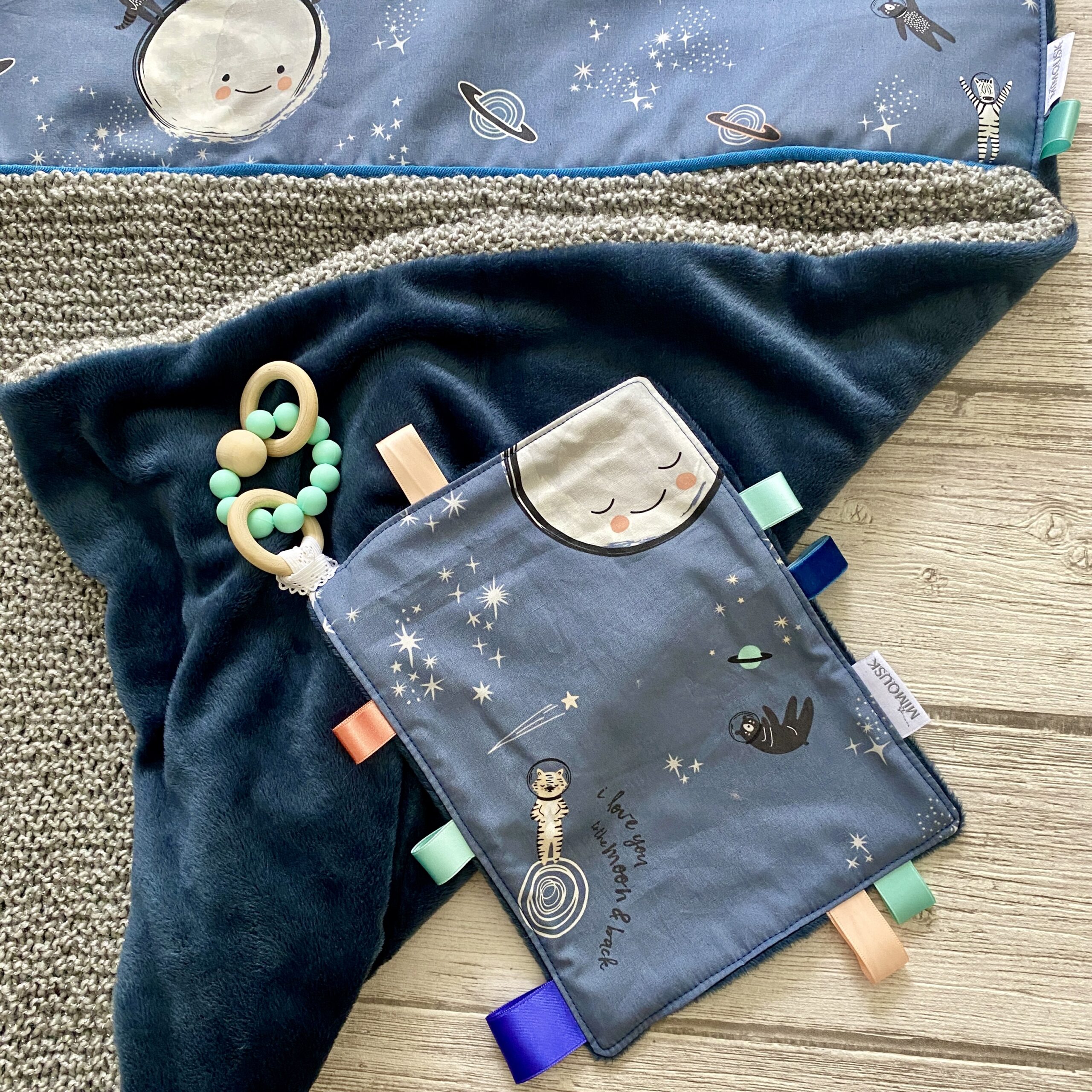 Doudou anneau de dentition, bois et silicone/ Espace Moon/ Bleu