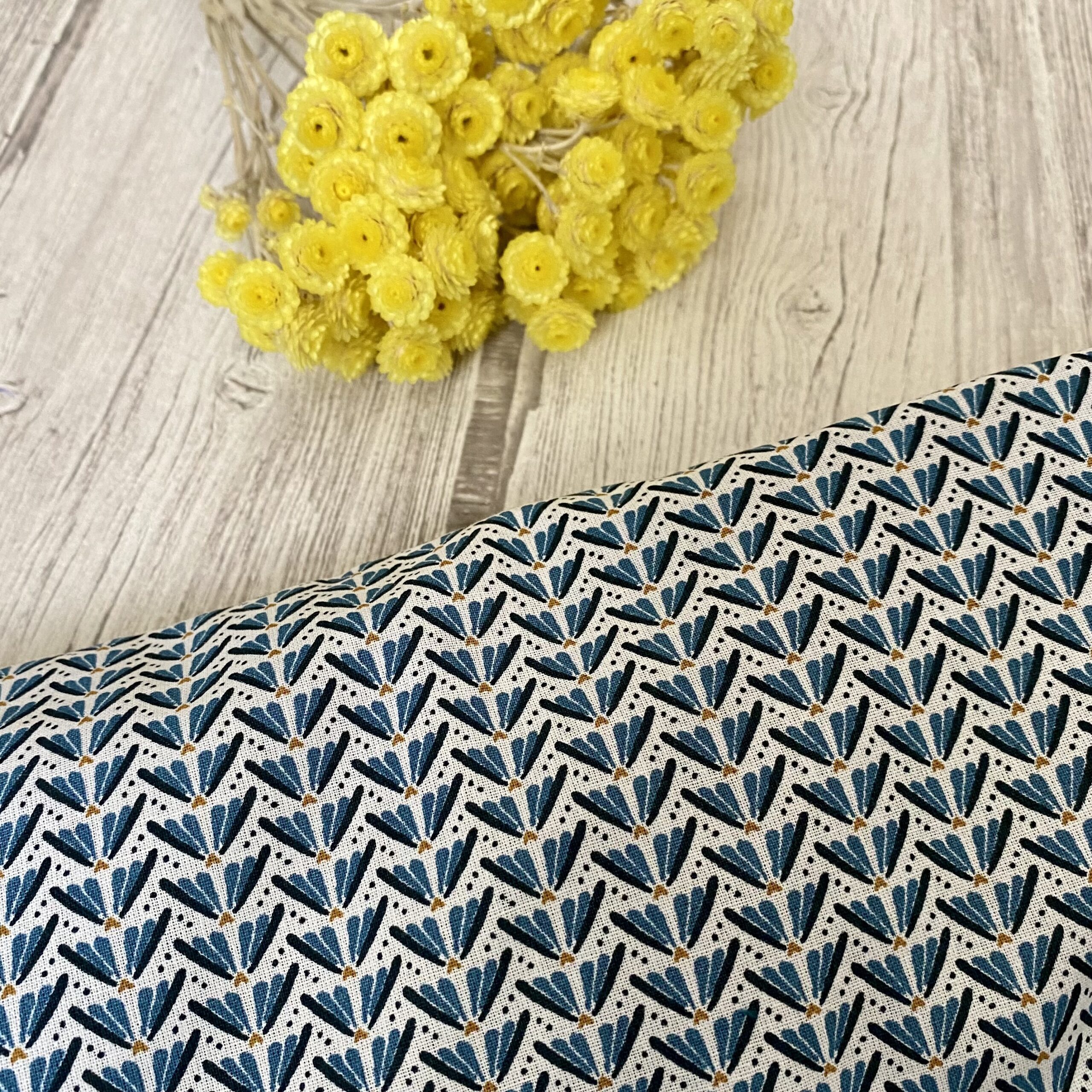 Bouillotte longue XL pour cervicales en graines de lin bio/ Mini éventails Marita, Bleu – Image 2