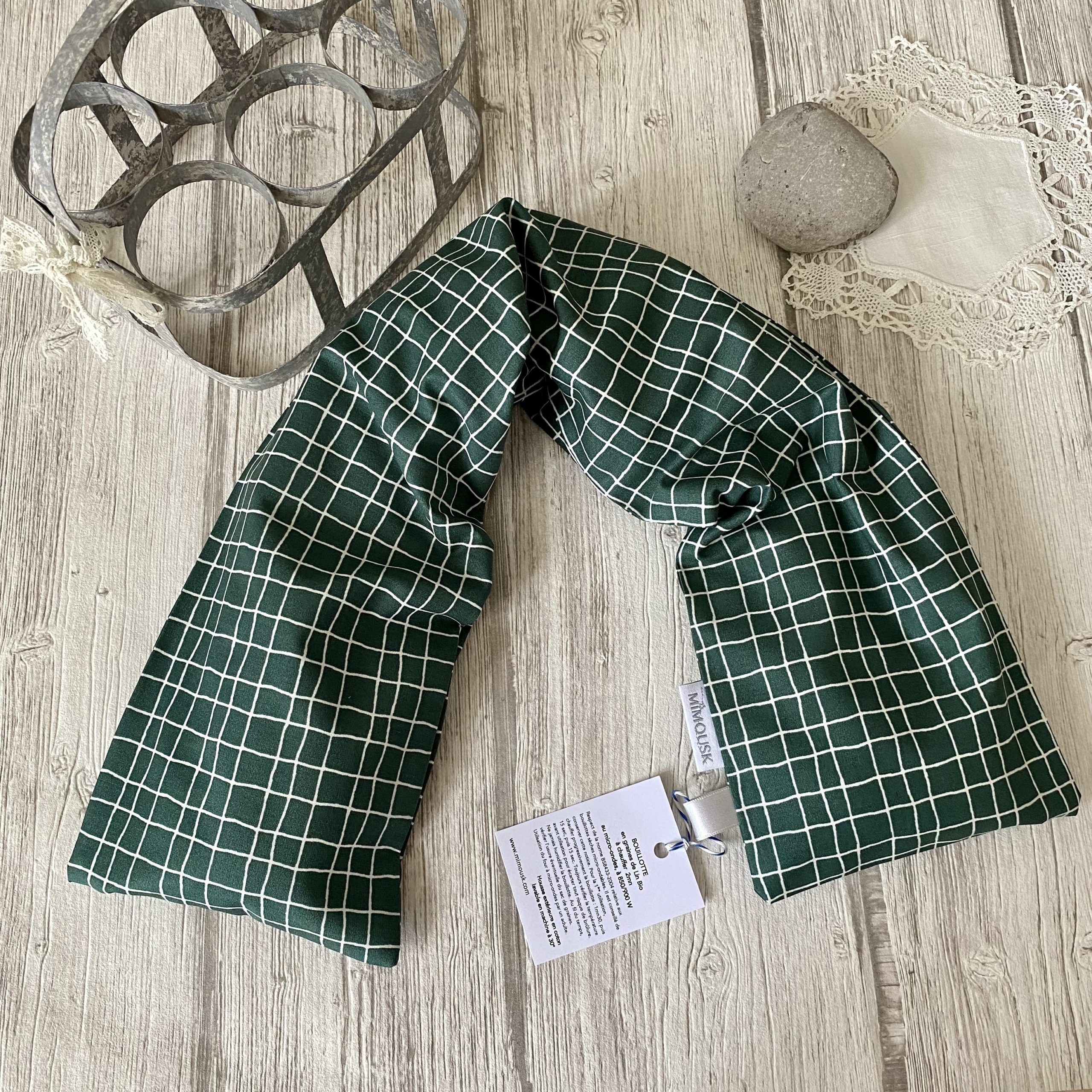 Bouillotte longue XL pour cervicales en graines de lin bio, vert sapin carreaux blancs