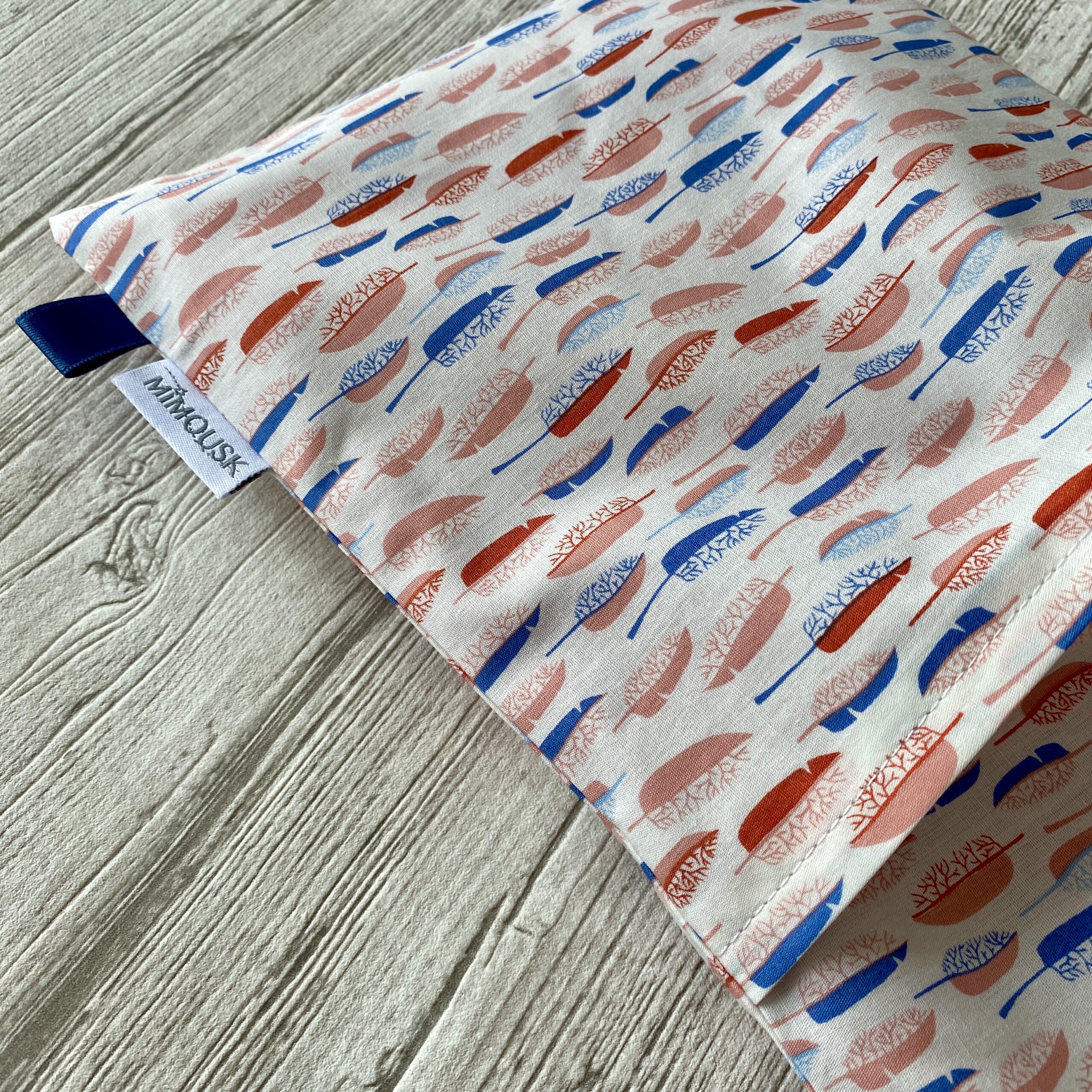 Bouillotte rectangulaire en graines de lin bio / Plumes / Rose saumon Bleu – Image 2