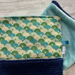 Couverture tricotée main et polaire/ Eventails mandala / Vert Marine Doré