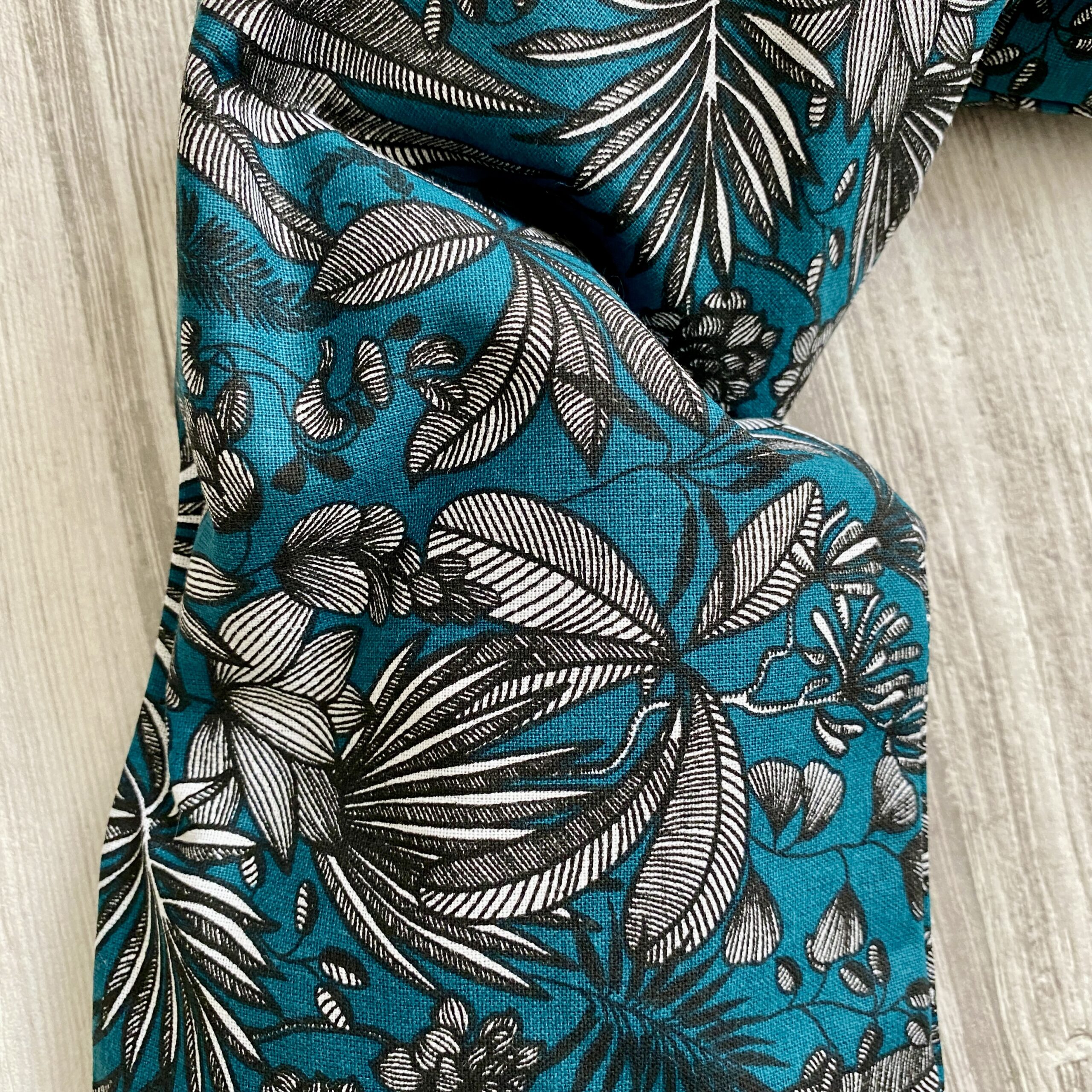 Bouillotte longue XL pour cervicales en graines de lin bio/ Tropical bleu petrole – Image 2